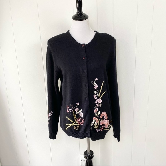 VTG Tierra International Sweater Black Embroidered Floral Knit Cardigan Size M - Picture 2 of 14